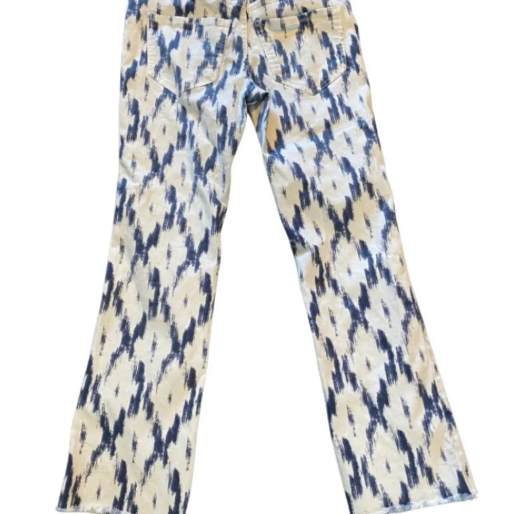 Free People Ikat Print Straight Leg Jeans Blue White Frayed Hem Size 27 OB836848